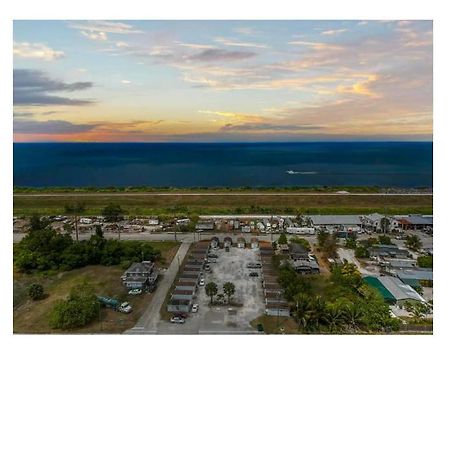Modern Studio Retreat With King Bed - Cozy Comfort Pahokee Esterno foto