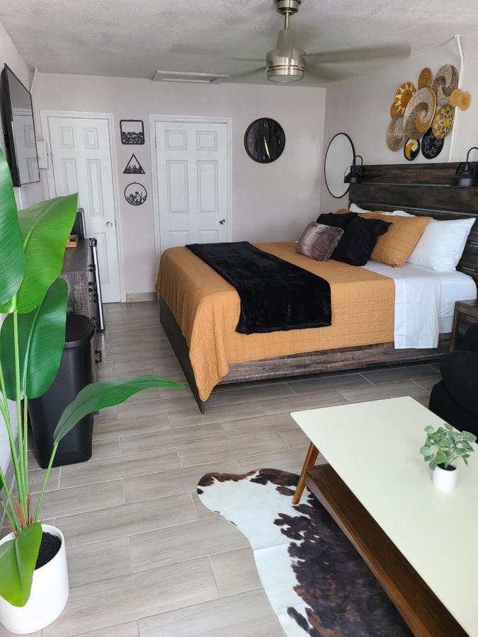 Modern Studio Retreat With King Bed - Cozy Comfort Pahokee Esterno foto