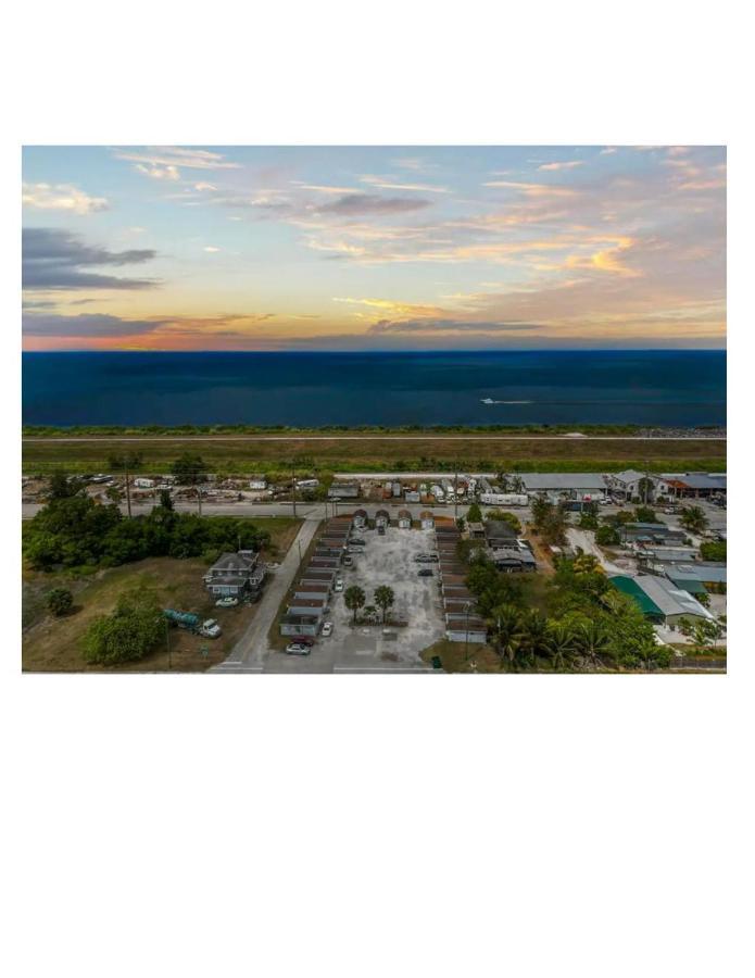 Modern Studio Retreat With King Bed - Cozy Comfort Pahokee Esterno foto