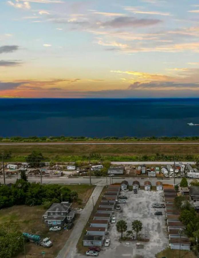 Modern Studio Retreat With King Bed - Cozy Comfort Pahokee Esterno foto