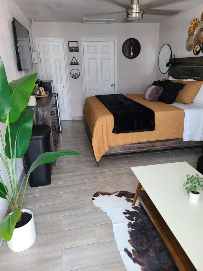 Modern Studio Retreat With King Bed - Cozy Comfort Pahokee Esterno foto